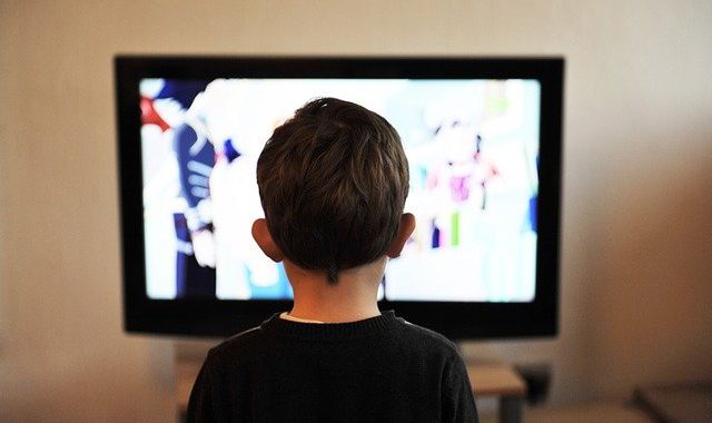 Zmień stary telewizor w smart TV. Jak to zrobić?