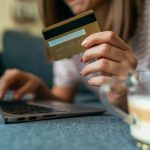 Czy warto kupować na licytacjach komorniczych online?