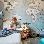 Edukacja poprzez design: Dlaczego fototapeta mapa do pokoju dziecka to inwestycja w ciekawość świata i wiedzę geograficzną?