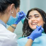 Stomatologia jednowizytowa — jak nowoczesna technologia skraca czas spędzony na fotelu dentystycznym